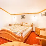Haus Gleinser - *
