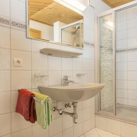 Haus Gleinser - アパート