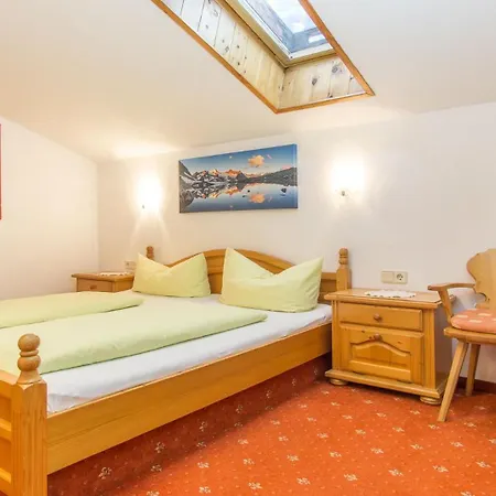 Haus Gleinser - アパート