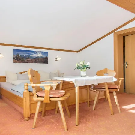 Haus Gleinser - アパート *