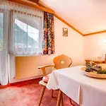 Haus Gleinser - *