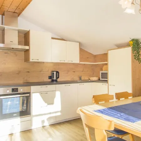Haus Gleinser - *